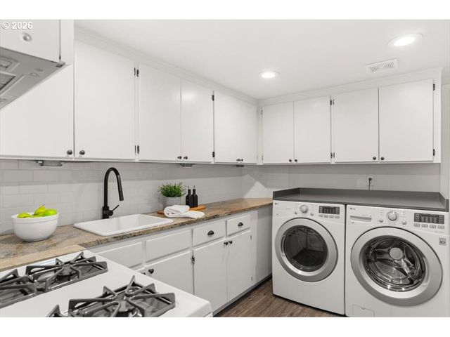 2622 Sw DAVENPORT Ct, Portland, OR 97201