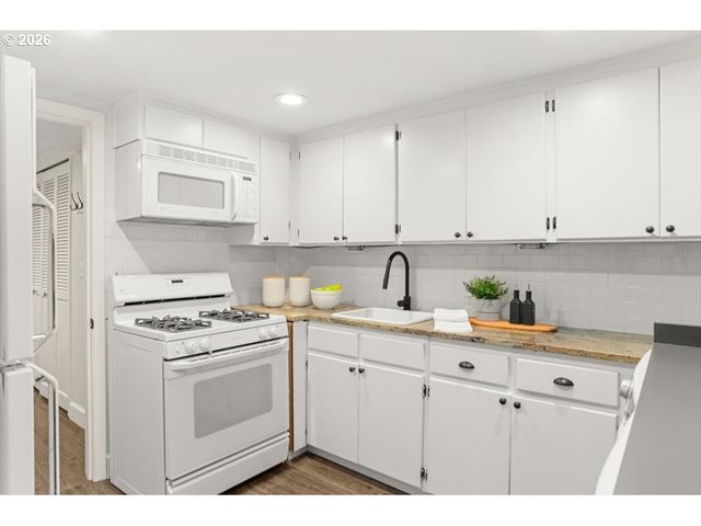 2622 Sw DAVENPORT Ct, Portland, OR 97201