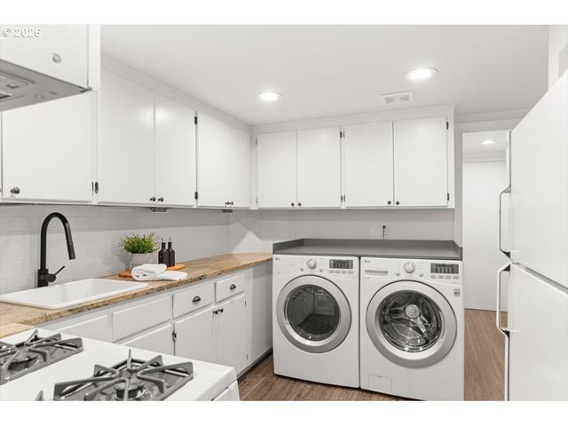 2622 Sw DAVENPORT Ct, Portland, OR 97201