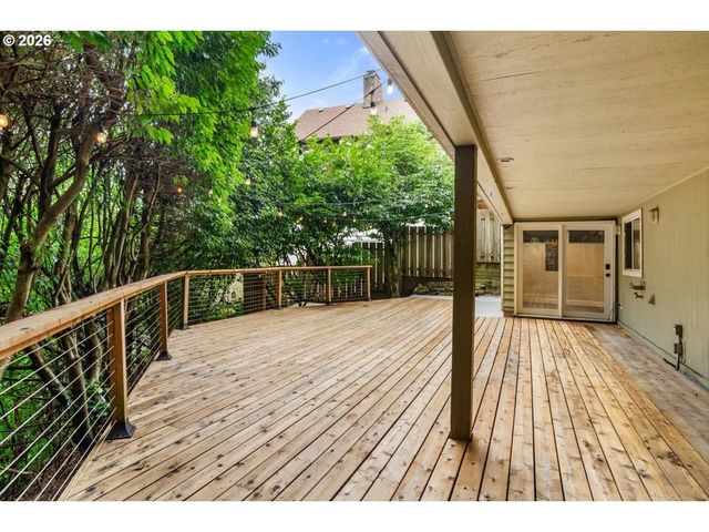 2622 Sw DAVENPORT Ct, Portland, OR 97201