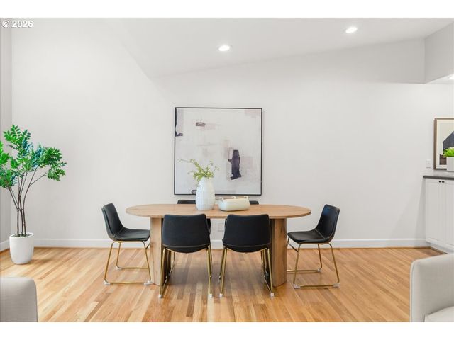 2622 Sw DAVENPORT Ct, Portland, OR 97201