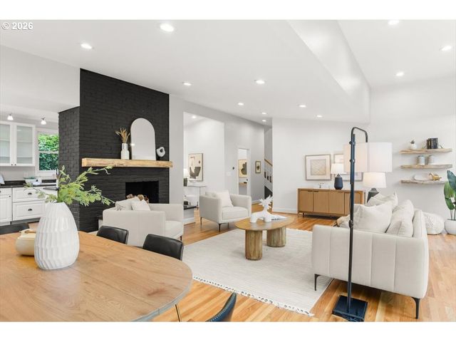 2622 Sw DAVENPORT Ct, Portland, OR 97201