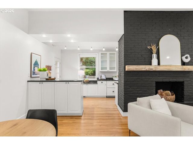 2622 Sw DAVENPORT Ct, Portland, OR 97201