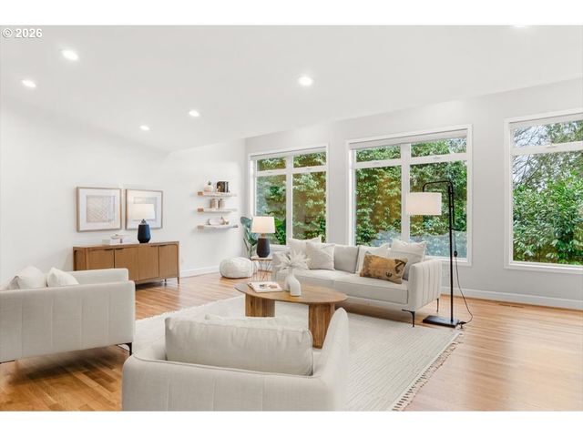 2622 Sw DAVENPORT Ct, Portland, OR 97201