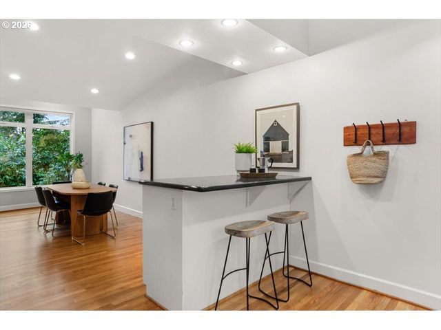 2622 Sw DAVENPORT Ct, Portland, OR 97201