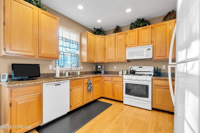 184 Lindsay Lane, Toms River, NJ 08755