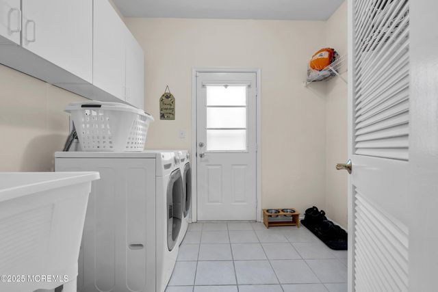 184 Lindsay Lane, Toms River, NJ 08755