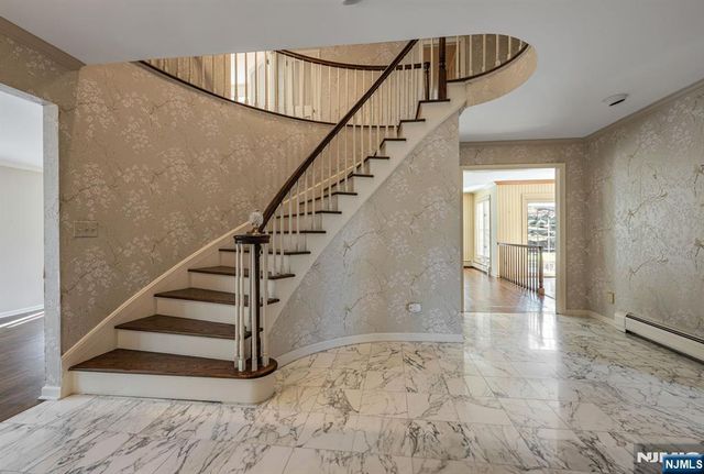 14 Adams Drive, Cresskill, NJ 07626