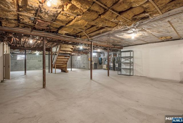 14 Adams Drive, Cresskill, NJ 07626