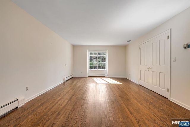 14 Adams Drive, Cresskill, NJ 07626