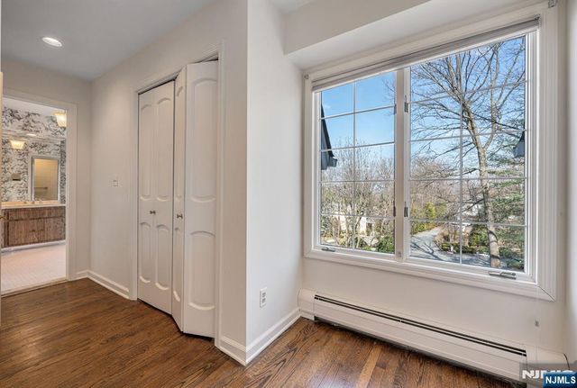 14 Adams Drive, Cresskill, NJ 07626