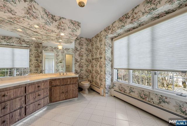 14 Adams Drive, Cresskill, NJ 07626