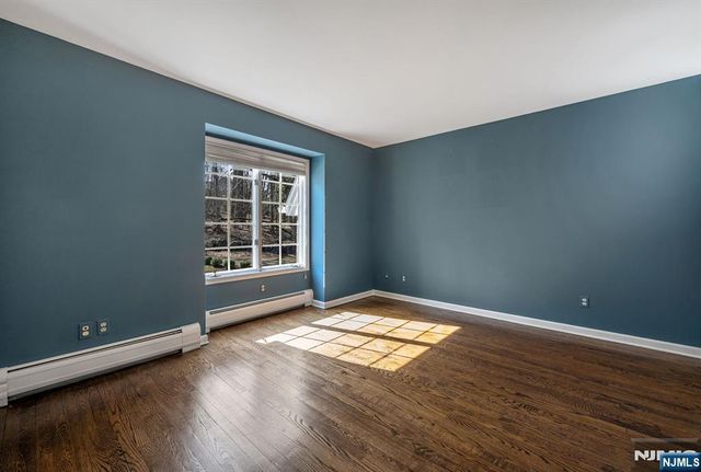 14 Adams Drive, Cresskill, NJ 07626