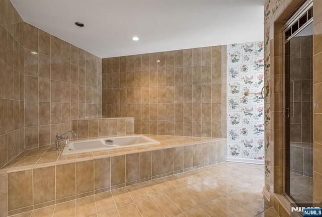 14 Adams Drive, Cresskill, NJ 07626