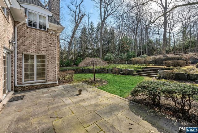 14 Adams Drive, Cresskill, NJ 07626