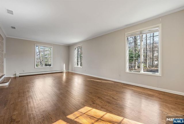 14 Adams Drive, Cresskill, NJ 07626