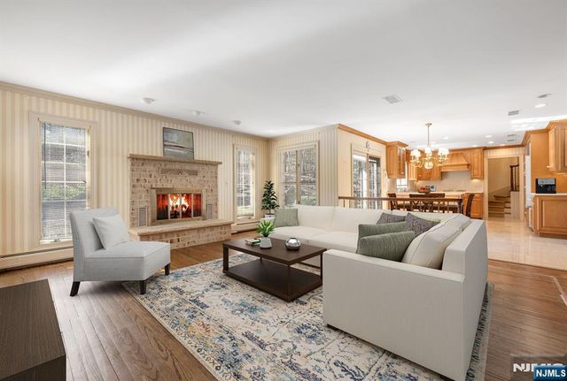 14 Adams Drive, Cresskill, NJ 07626