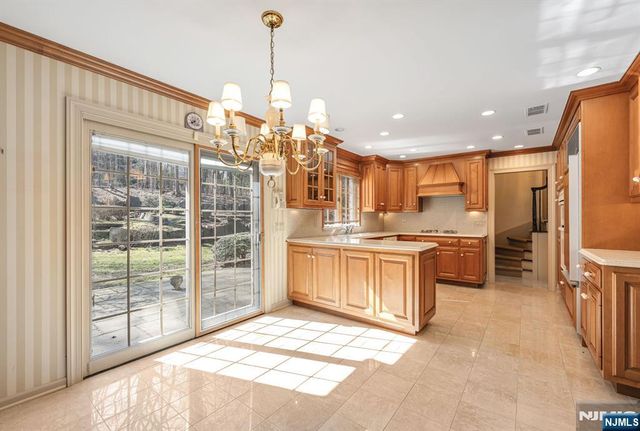 14 Adams Drive, Cresskill, NJ 07626