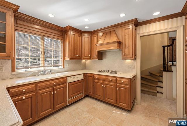 14 Adams Drive, Cresskill, NJ 07626