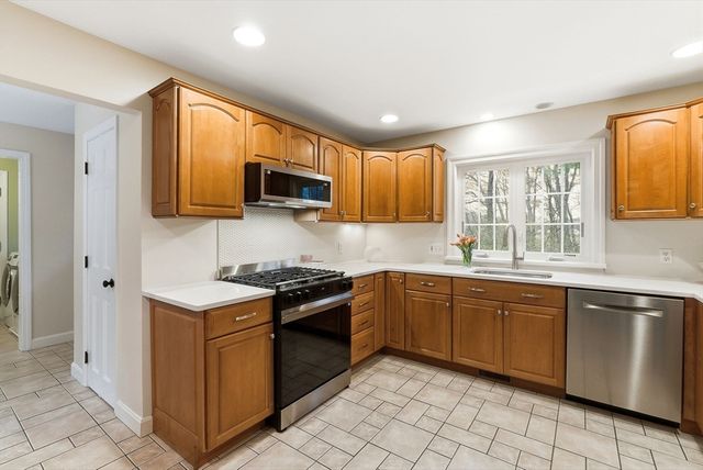 20 Coachmans Lane, North Andover, MA 01845