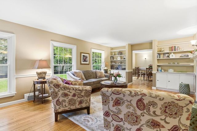 20 Coachmans Lane, North Andover, MA 01845