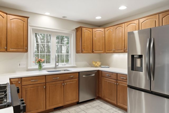 20 Coachmans Lane, North Andover, MA 01845
