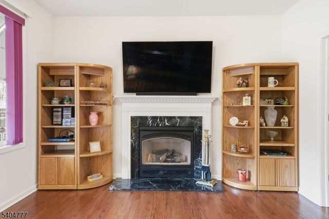 10 Windsor Dr, Newton Town, NJ 07860