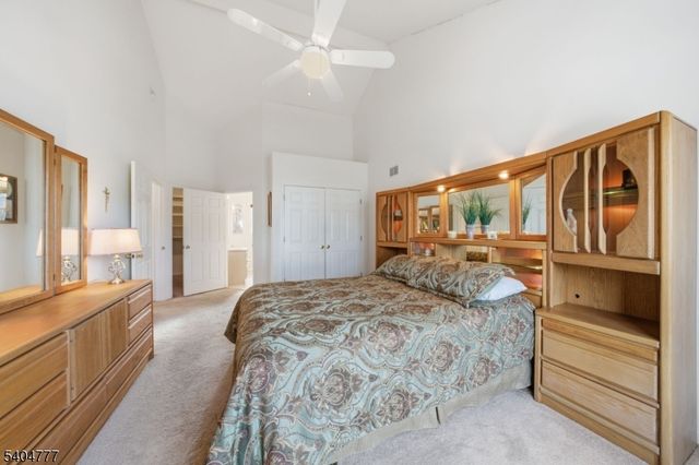 10 Windsor Dr, Newton Town, NJ 07860