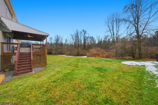 10 Windsor Dr, Newton Town, NJ 07860