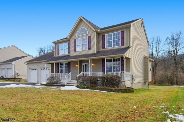 10 Windsor Dr, Newton Town, NJ 07860