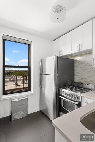 5021 39th Pl Apt 4H, New York City, NY 11104