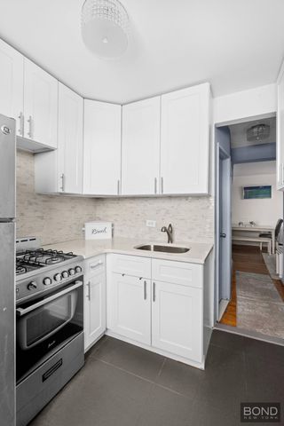 5021 39th Pl Apt 4H, New York City, NY 11104