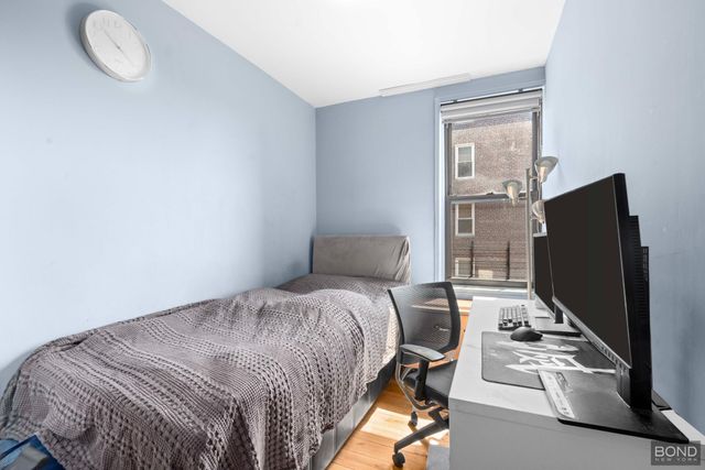 5021 39th Pl Apt 4H, New York City, NY 11104