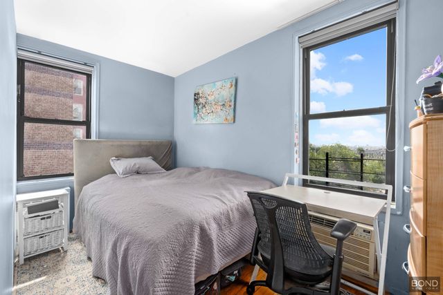 5021 39th Pl Apt 4H, New York City, NY 11104