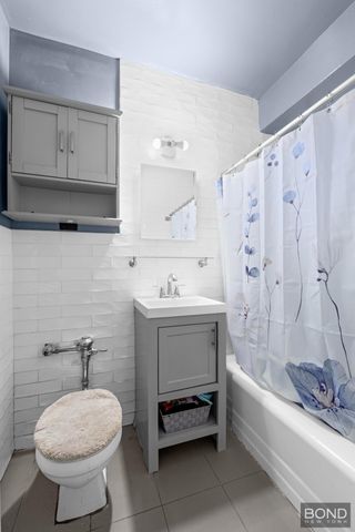5021 39th Pl Apt 4H, New York City, NY 11104