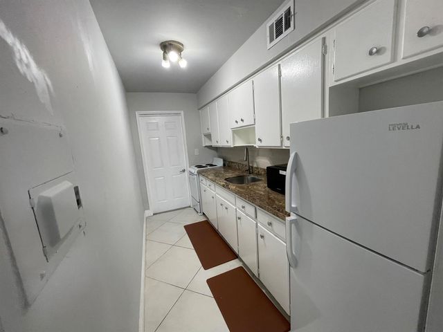 1708 NE 20TH Avenue 3, Fort Lauderdale, FL 33305