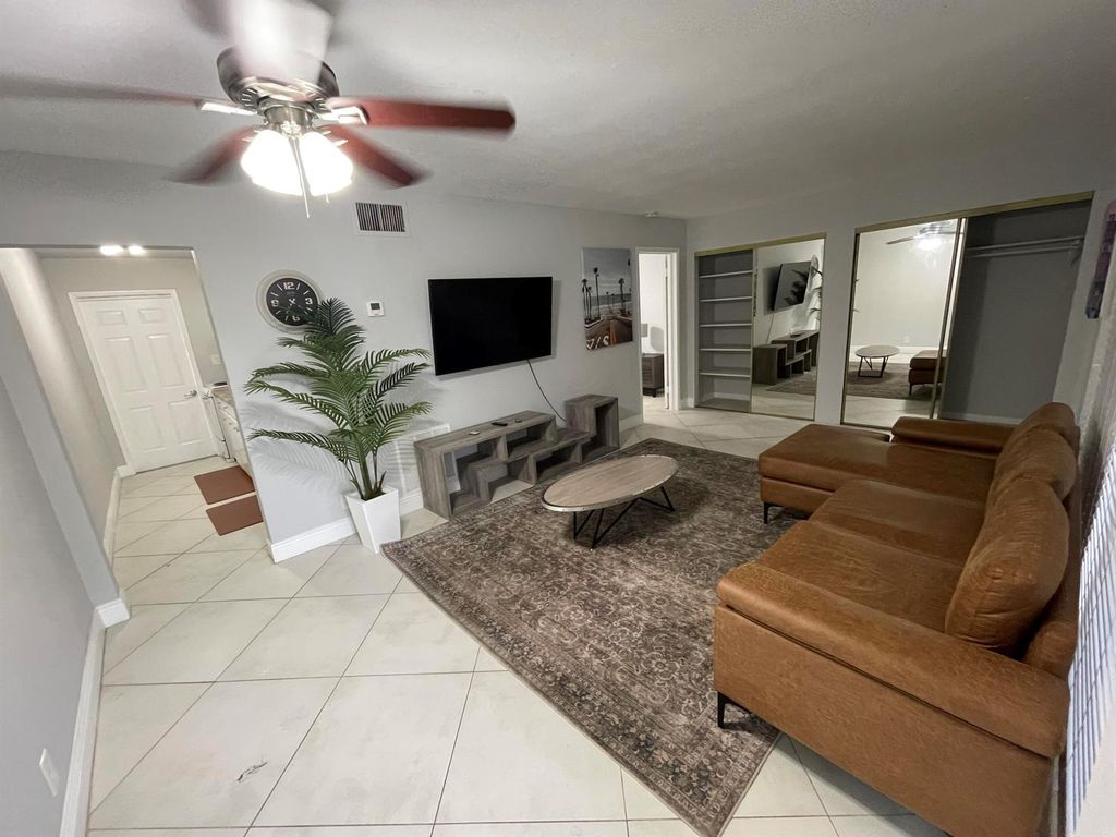 1708 NE 20TH Avenue 3, Fort Lauderdale, FL 33305