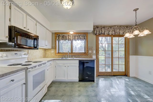 845 Hadley Road, Rochester Hills, MI 48307