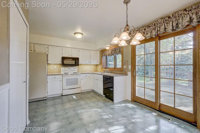 845 Hadley Road, Rochester Hills, MI 48307