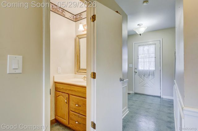 845 Hadley Road, Rochester Hills, MI 48307