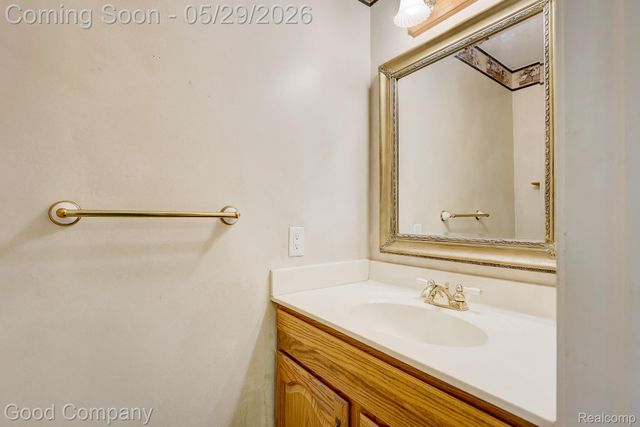 845 Hadley Road, Rochester Hills, MI 48307