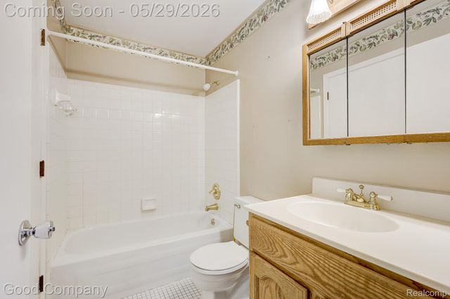 845 Hadley Road, Rochester Hills, MI 48307