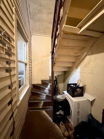 5022 W WINNEMAC Avenue, Chicago, IL 60630