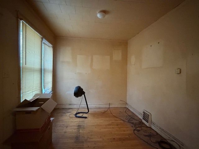 5022 W WINNEMAC Avenue, Chicago, IL 60630