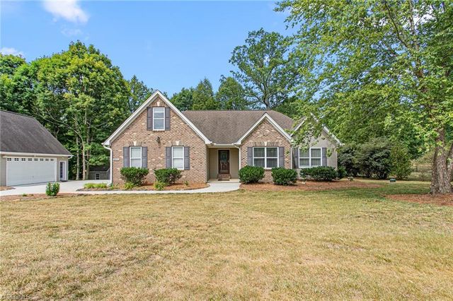 8475 Hunting Court, Stokesdale, NC 27357