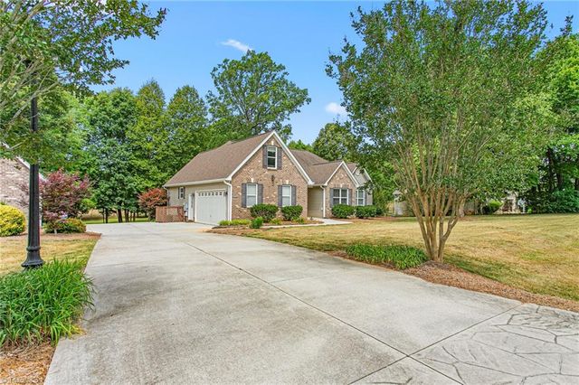 8475 Hunting Court, Stokesdale, NC 27357