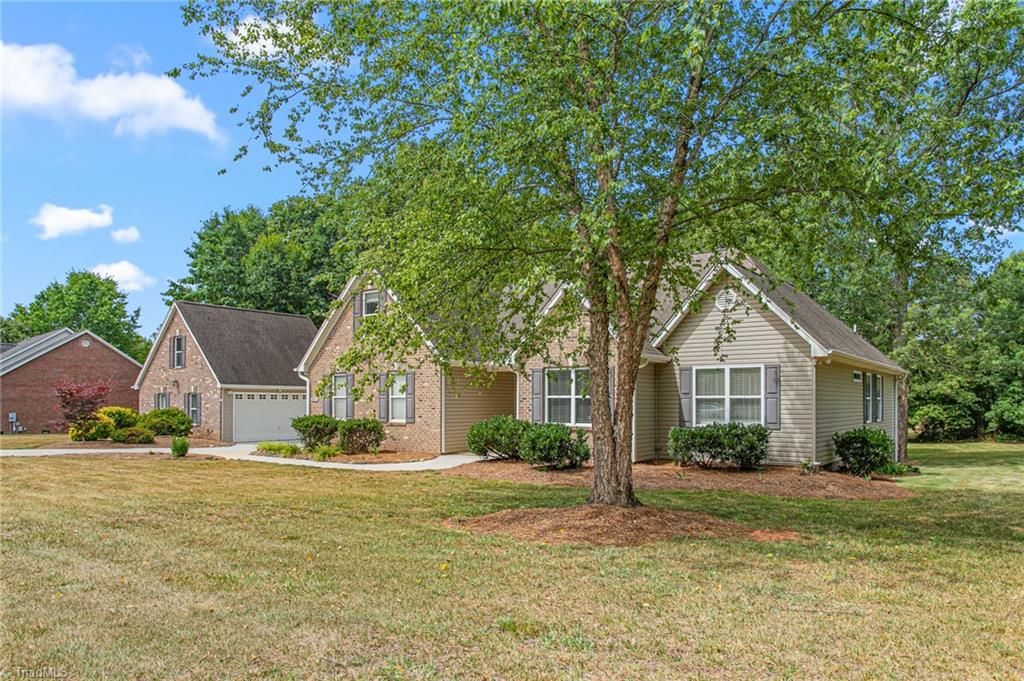 8475 Hunting Court, Stokesdale, NC 27357
