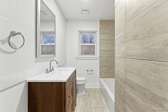 25640 W Hills Drive, Dearborn Heights, MI 48125