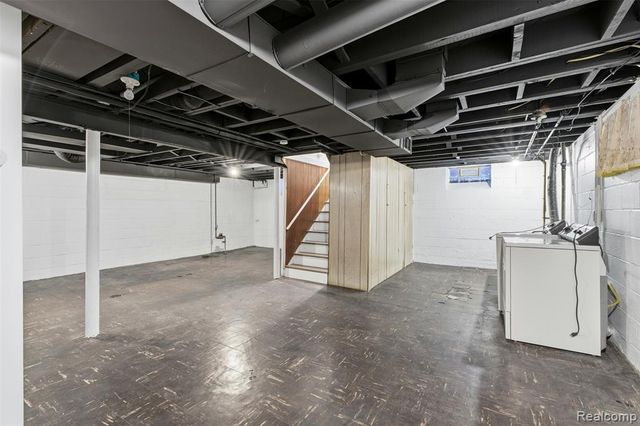 25640 W Hills Drive, Dearborn Heights, MI 48125