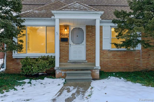 25640 W Hills Drive, Dearborn Heights, MI 48125